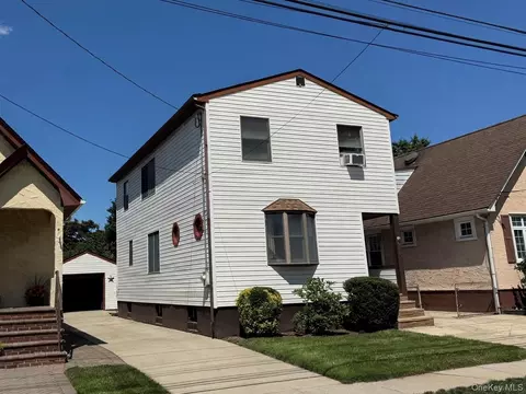 962 Gabriel Ave, Franklin Square, NY 11010