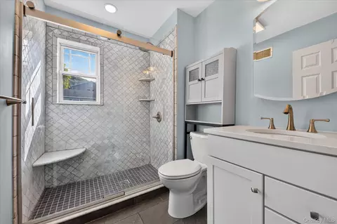 Bath - 256 E Main St, Beacon, NY 12508 photo 3 of 5