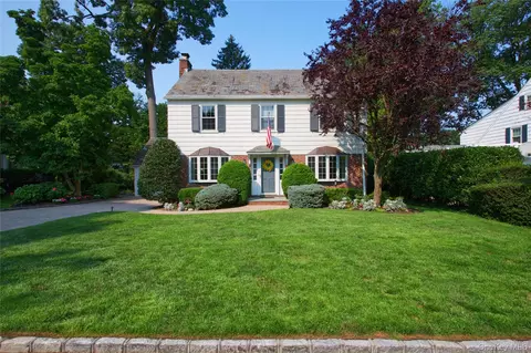 69 Eakins Rd, North Hempstead, NY 11030