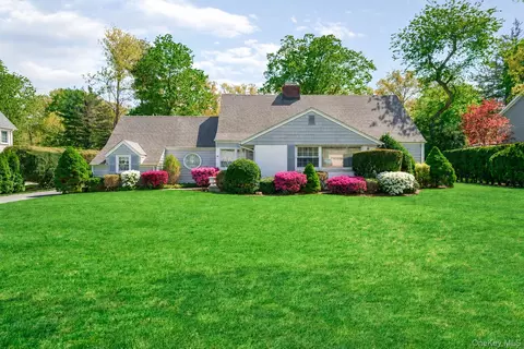 88 Brook St, Garden City, NY 11530