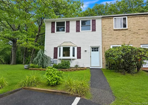 1 Wooded Way #1, Calverton, NY 11933