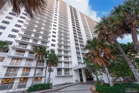 210 174th St Unit 419 Collins Ave #419, Sunny Isles Beach, FL 33160