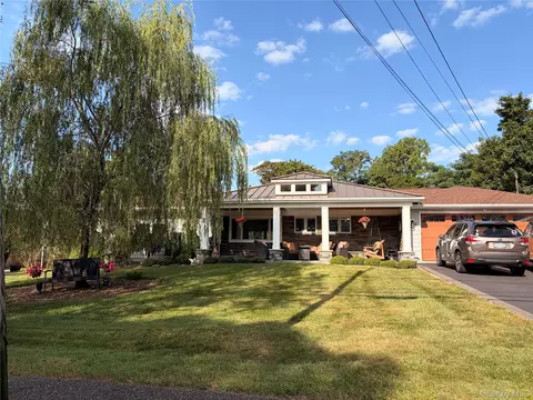 6 N Howells Point Rd, Bellport, NY 11713