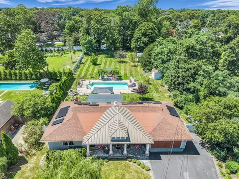 6 N Howells Point Rd, Bellport, NY 11713