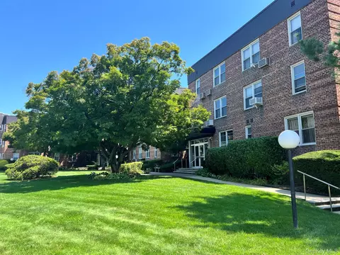 530 Dubois Ave #6A, Valley Stream, NY 11581