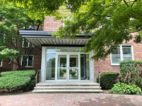 530 Dubois Ave #6A, Valley Stream, NY 11581