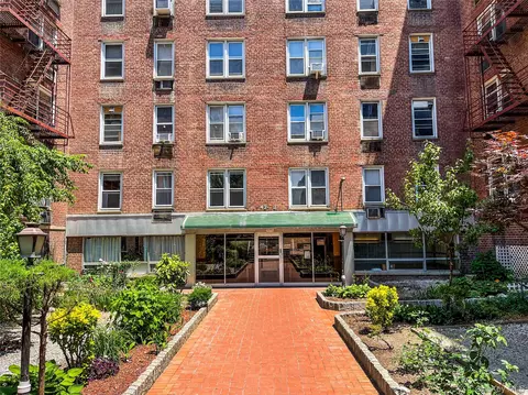 43-43 Kissena Blvd #306, Flushing, NY 11355