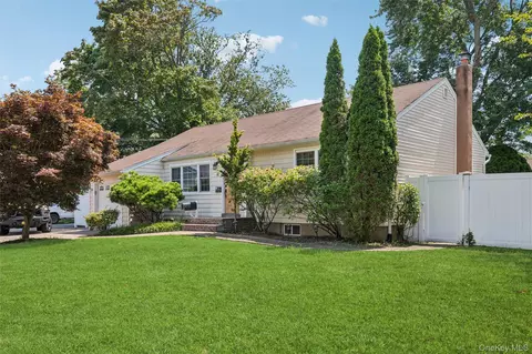 42 Lexington Ave, West Babylon, NY 11704