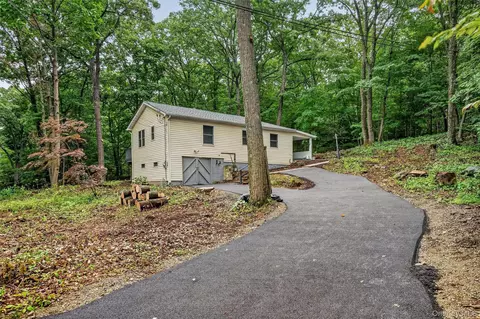 15 Arcadian Trl, Monroe, NY 10950