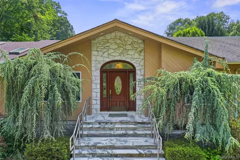 22 Penn Dr, Dix Hills, NY 11746
