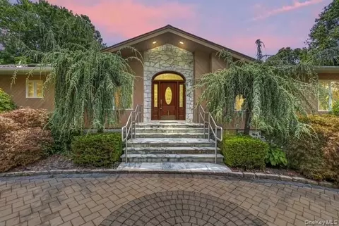 22 Penn Dr, Dix Hills, NY 11746