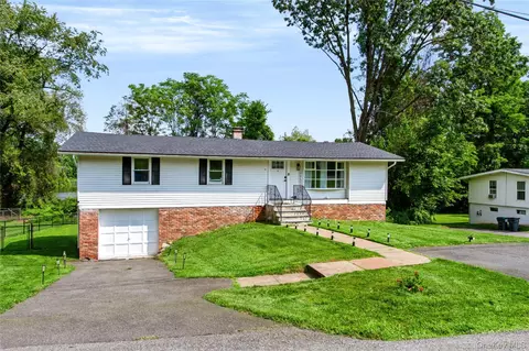 20 Seneca Ln, Milton, NY 12547