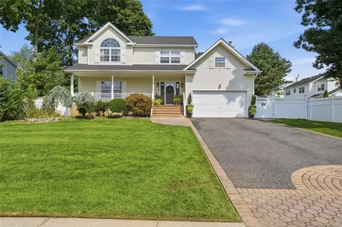 1536 Winganhauppauge Rd, Islip, NY 11751