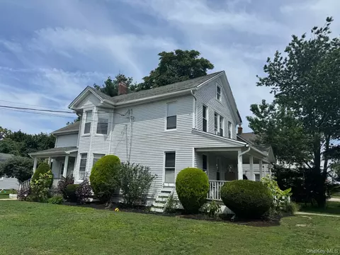 Exterior - 172 N Ocean Ave, Patchogue, NY 11772 photo 2 of 2