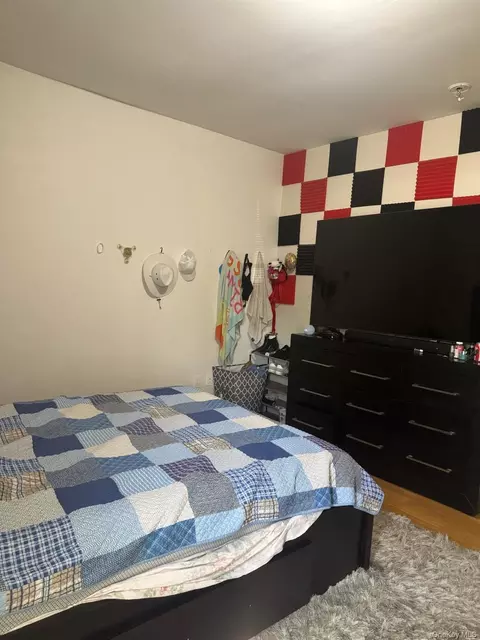 Bedroom - 172 N Ocean Ave, Patchogue, NY 11772 photo 4 of 9