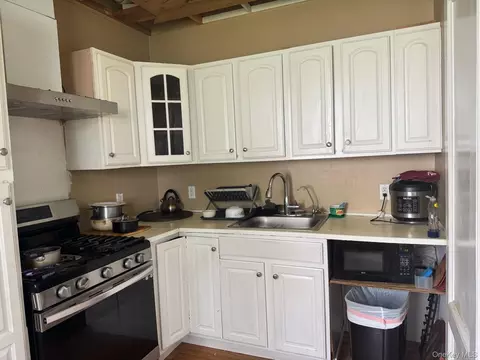 Kitchen - 172 N Ocean Ave, Patchogue, NY 11772 photo 1 of 1