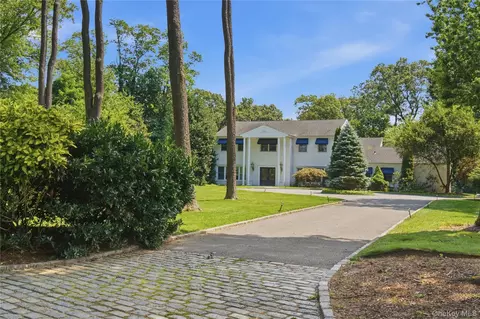 6 Lighthouse Pt, Huntington, NY 11743