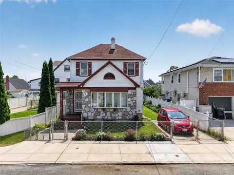 22118 110th Ave, New York, NY 11429