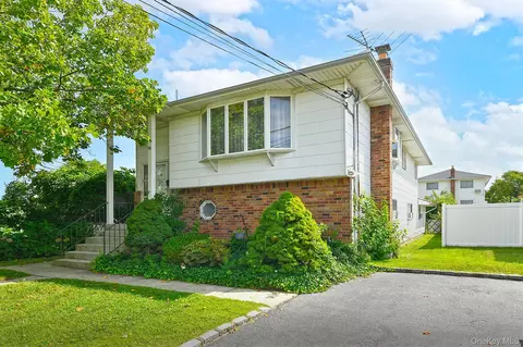 1699 Meadowbrook Rd, Merrick, NY 11566