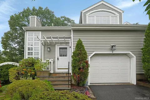 5 Pinewood Dr, White Plains, NY 10603