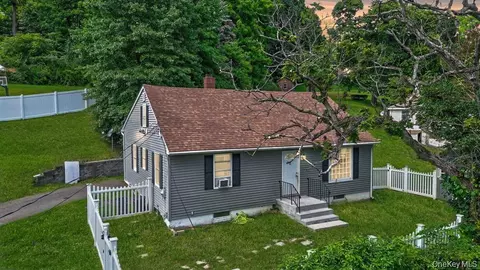 16 Clove Rd, Salisbury Mills, NY 12577
