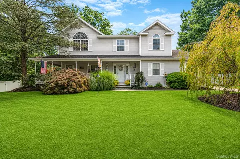 2 Piedmont Ct, Centereach, NY 11720
