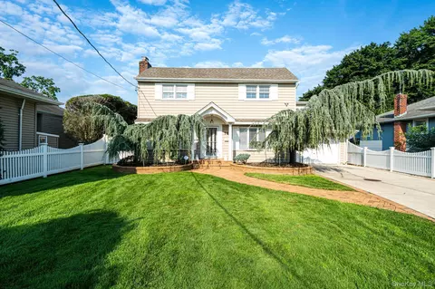 752 Oakfield Ave, North Bellmore, NY 11710