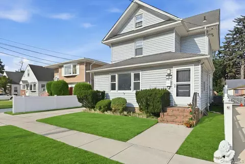 100 Spruce St, West Hempstead, NY 11552