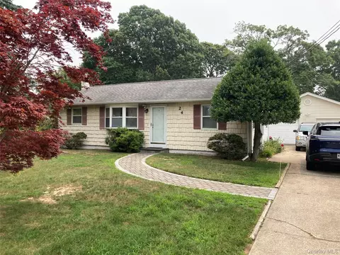 24 Island Blvd, Bohemia, NY 11716