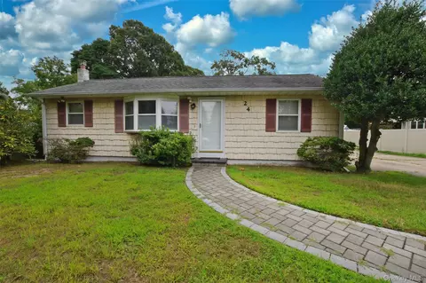 24 Island Blvd, Bohemia, NY 11716