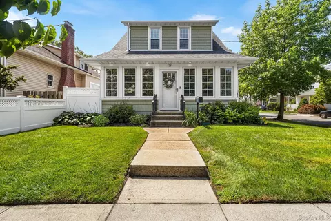 126 Rutland Ave, Rockville Centre, NY 11570
