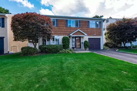 607 7th Ave, East Northport, NY 11731