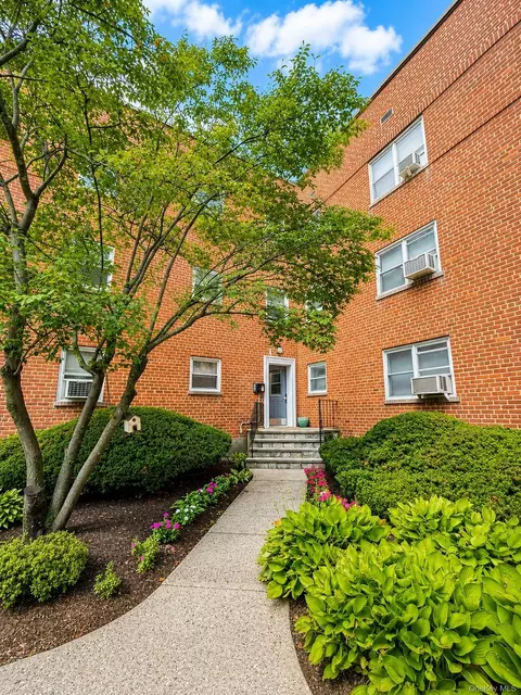 320 S Broadway #T5, Greenburgh, NY 10591