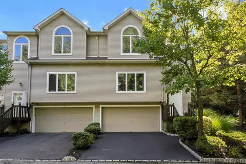 77 Leif Blvd, Clarkstown, NY 10920