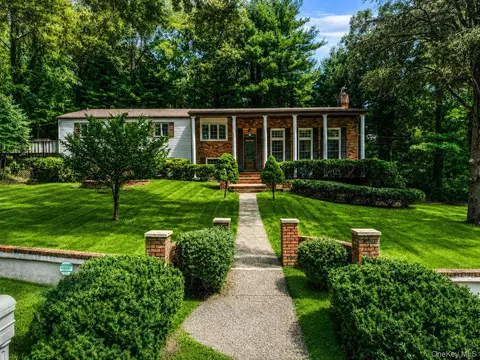 23 Colonial Dr, Smithtown, NY 11787