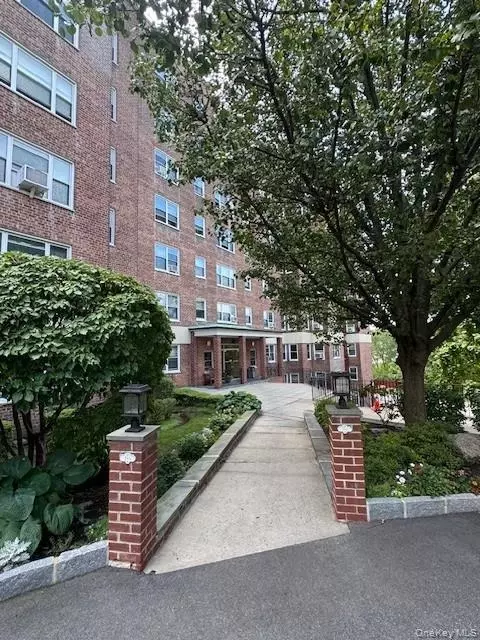 280 Collins Ave #1A, Mount Vernon, NY 10552