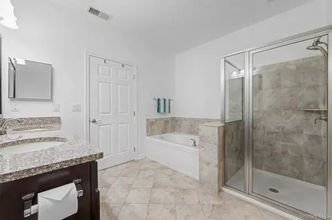 Bath - 2806 Bennington Dr, Fishkill, NY 12524 photo 2 of 4