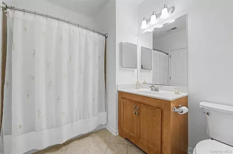 Bath - 2806 Bennington Dr, Fishkill, NY 12524 photo 4 of 4