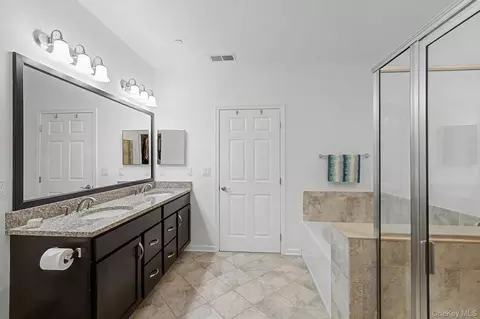 Bath - 2806 Bennington Dr, Fishkill, NY 12524 photo 1 of 4