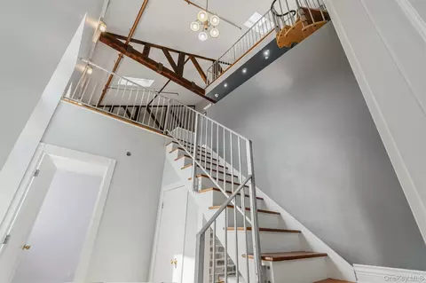 Entry Way - 88 Broadway #PH4, Ossining, NY 10562 photo 6 of 7
