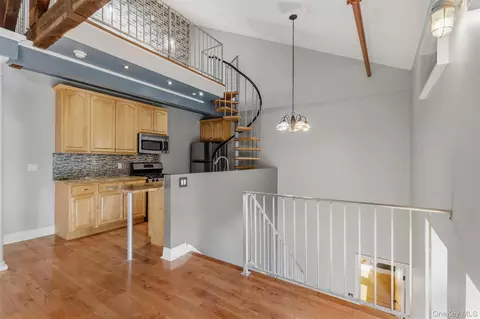 Entry Way - 88 Broadway #PH4, Ossining, NY 10562 photo 3 of 7