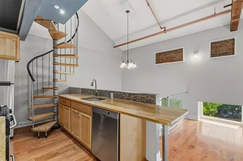 Kitchen - 88 Broadway #PH4, Ossining, NY 10562 photo 2 of 2
