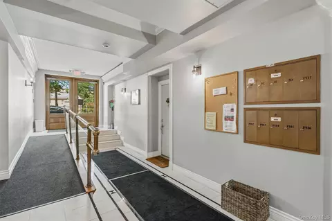 Entry Way - 88 Broadway #PH4, Ossining, NY 10562 photo 1 of 7