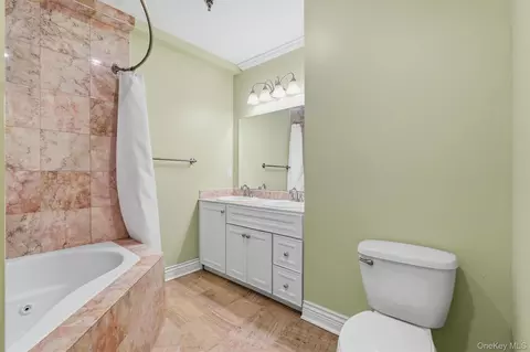 Bath - 88 Broadway #PH4, Ossining, NY 10562 photo 2 of 3