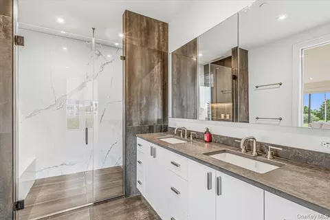 Bath - 1 Jagger Ln # A, Westhampton, NY 11977 photo 1 of 2