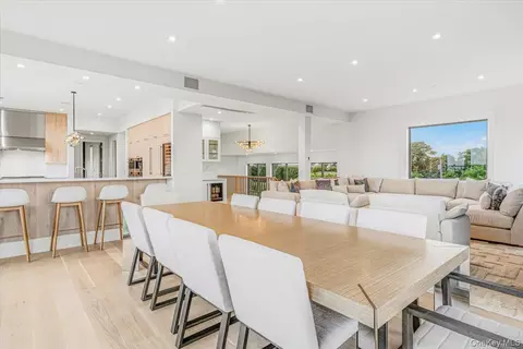 Dining - 1 Jagger Ln # A, Westhampton, NY 11977 photo 1 of 1