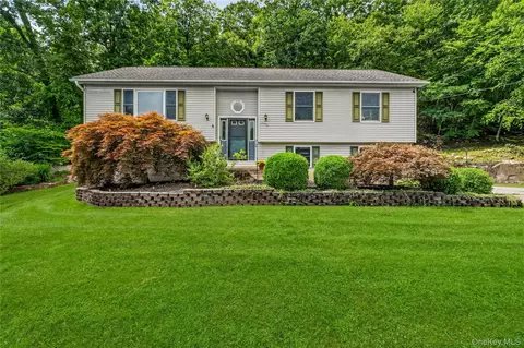 35 Glenna Dr, Carmel, NY 10512