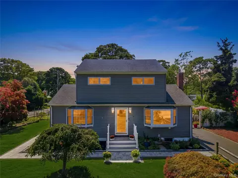 70 Fanning Ave, Hampton Bays, NY 11946