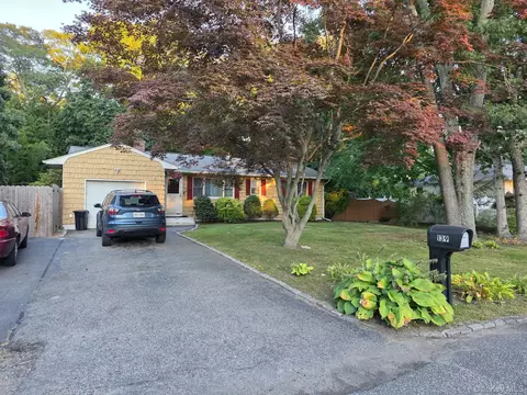139 Parkside Ave, Miller Place, NY 11764