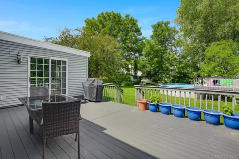 Exterior - 8 Hampton Rd, Poughkeepsie, NY 12603 photo 5 of 8